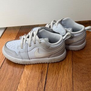 Nike Kids Light Gray Sneakers
